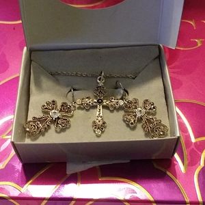 Necklace & earrings (By Designs)